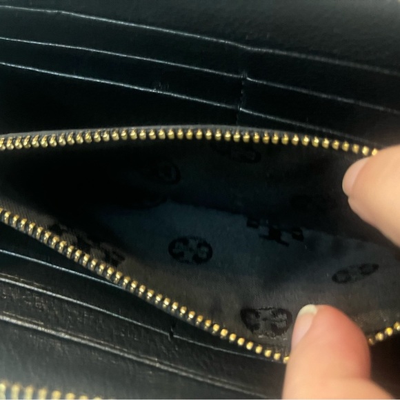 Tory Burch full zip black snake wallet - Picture 7 of 7